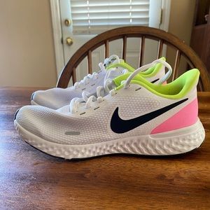 Women’s Nike Revolution size 7